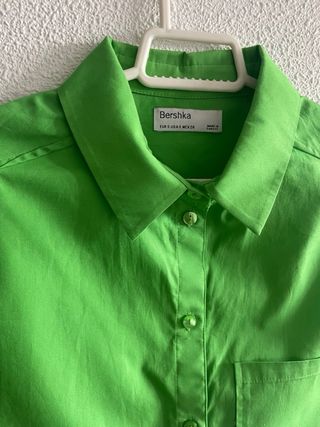 Camisa sin mangas verde