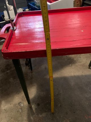 Tavolino da campeggio rosso e tre sedie