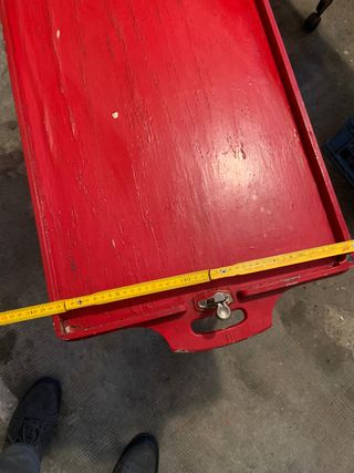 Tavolino da campeggio rosso e tre sedie