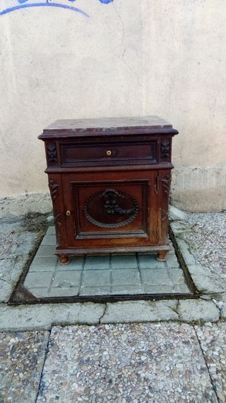 Se vende mesilla antigua
