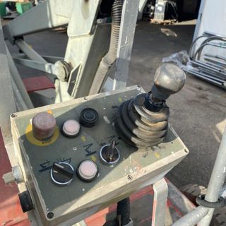 Plataforma elevadora articulada eléctrica