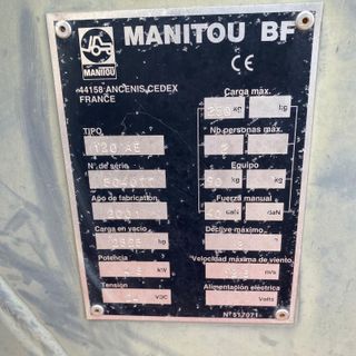 Plataforma elevadora articulada eléctrica