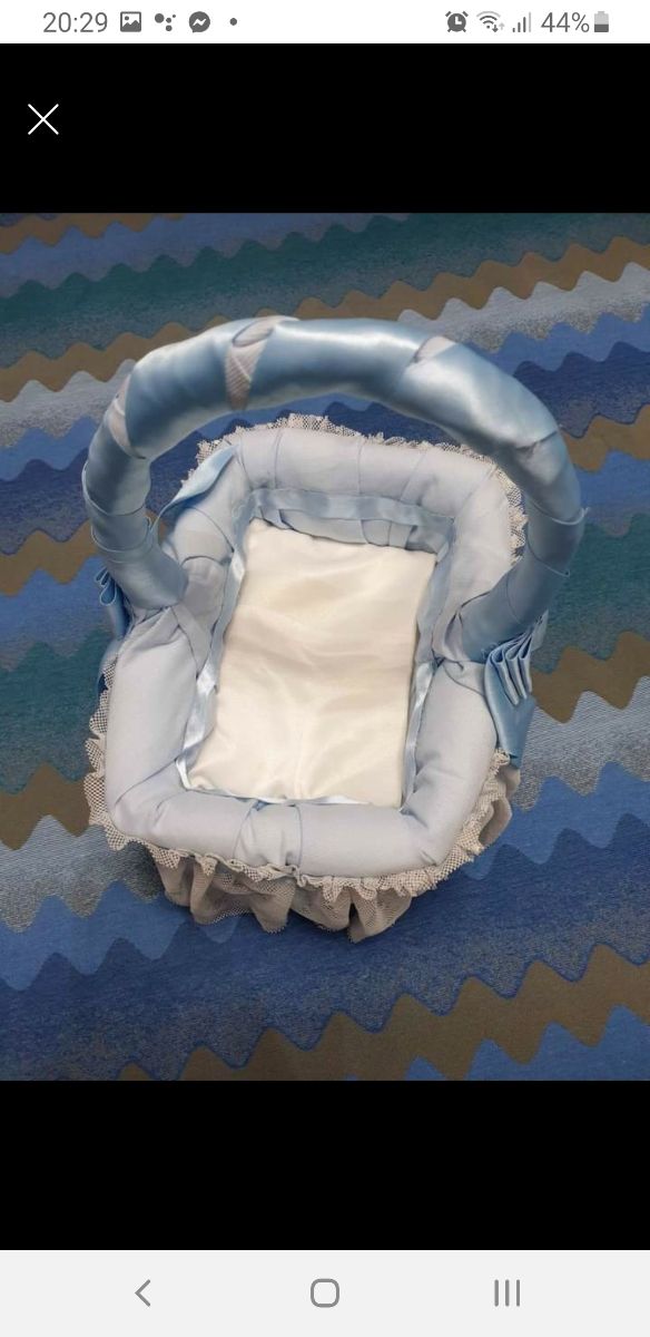 Vari giochi e cestino per prodotti bimbo