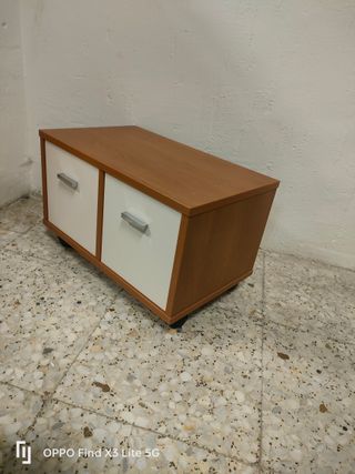 Mesa baja de oficina con ruedas