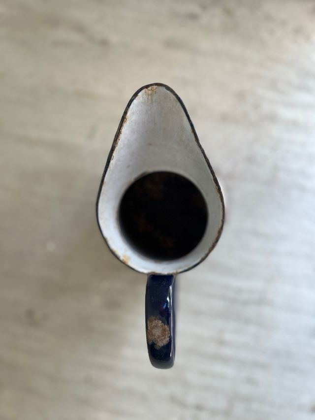 Jarra esmaltada mediana