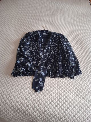 Camisa preta com flores