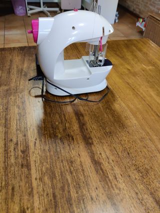 Maquina de coser de juguete