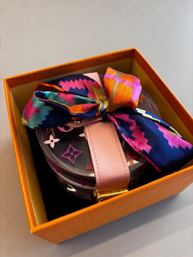 LOUIS VUITTON CAJA Bowat