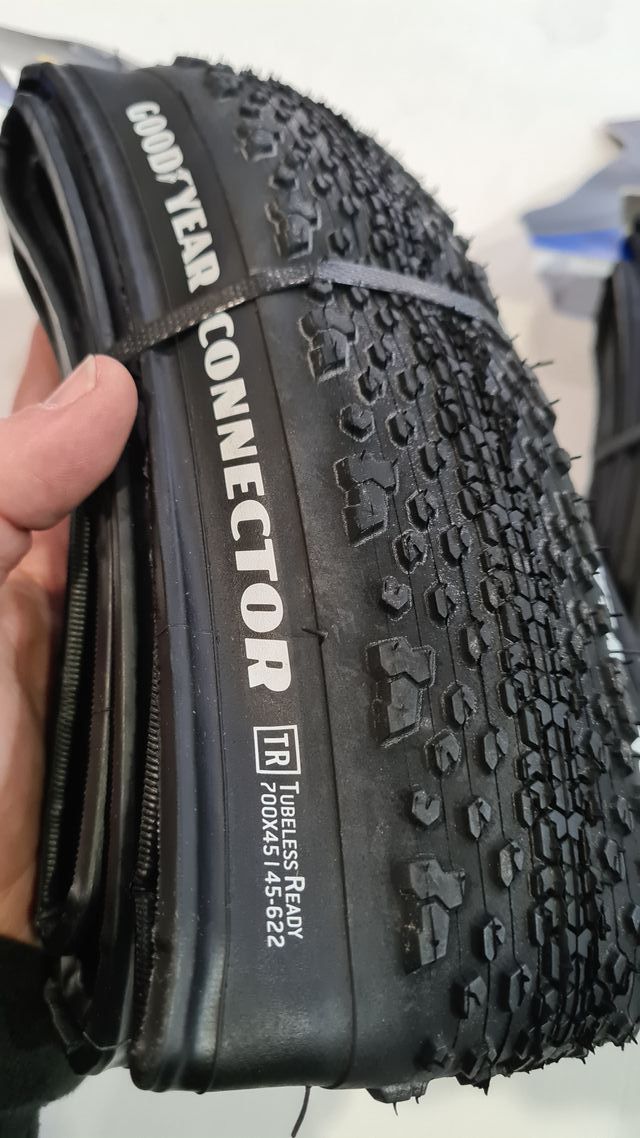 2 pneumatici gravel con connettore TLR Goodyear 700x45