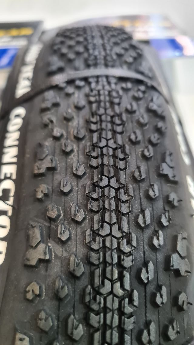2 pneumatici gravel con connettore TLR Goodyear 700x45
