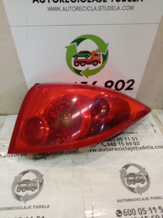 PILOTO TRASERO IZQUIERDO NISSAN PRIMERA 26555AU21B