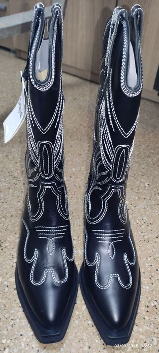 Botas altas nuevas