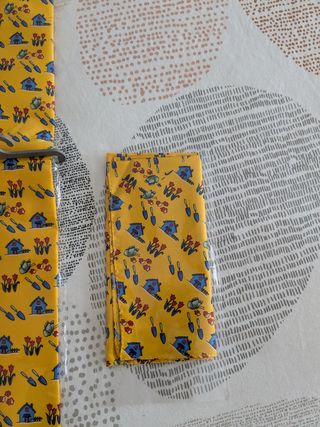 Corbata nueva, aún en plastico 