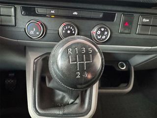 Volkswagen Transporter 2.0 TDI 110CV Furgon batalla corta