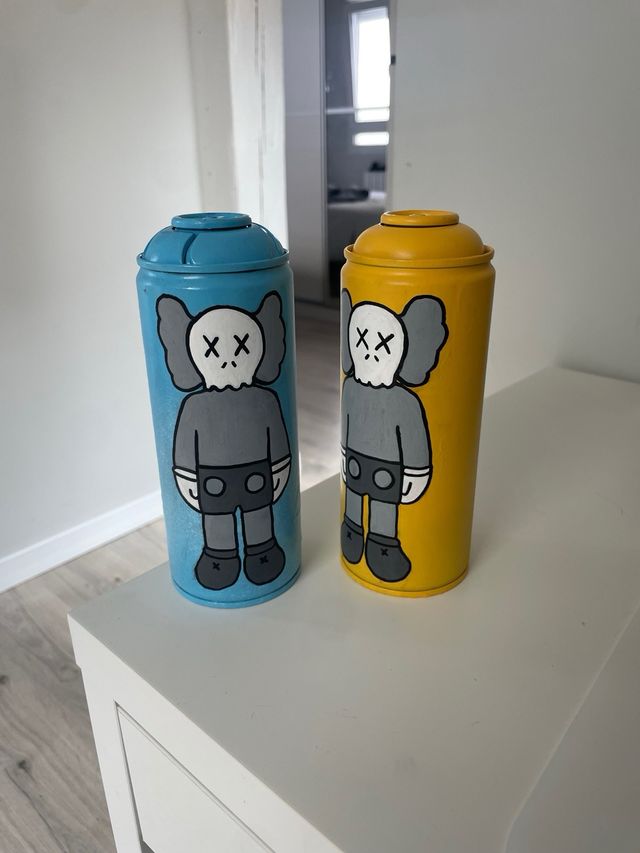 Bote de spray custom Kaws