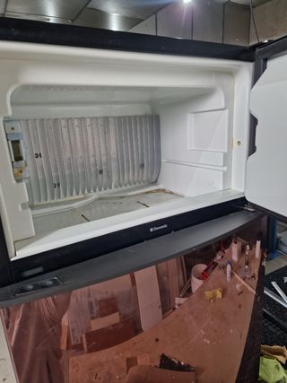 Nevera trivalente Dometic RMD 8505 150L