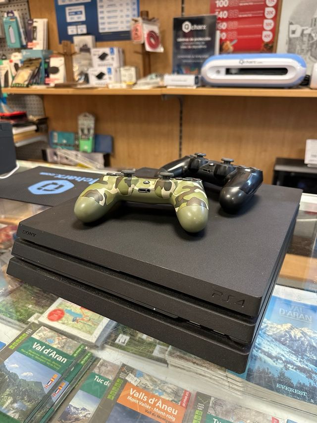 PS4 PRO 1TB 2 Mandos