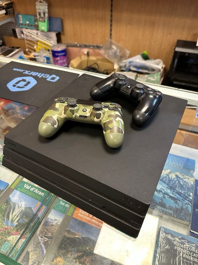 PS4 PRO 1TB 2 Mandos