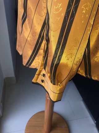 Blusa mujer saten dorada y negra