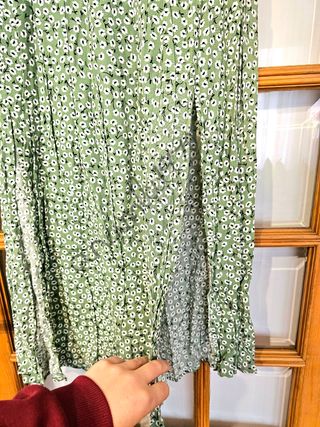 Falda midi aberturas floreada viscosa verde hym