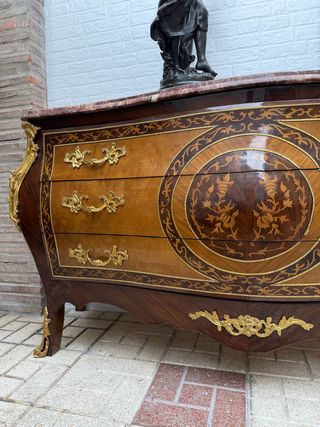 Cómoda Luis XV en marquetería