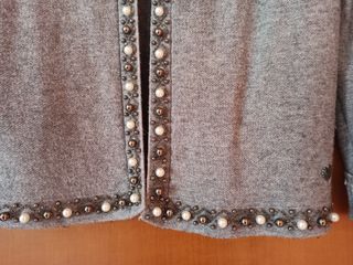 Maglietta aperta profilata di perline!