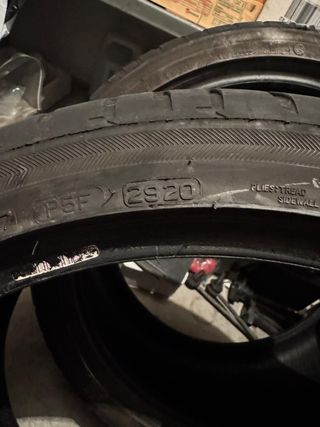 Bridgestone 225-40R18 
