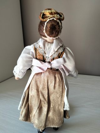 Bambolina in ceramica - Svizzera