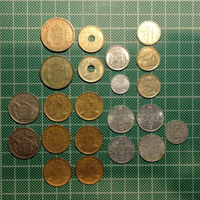 Lote de 22 monedas de España 