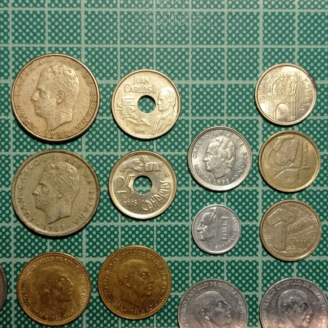 Lote de 22 monedas de España 