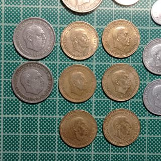 Lote de 22 monedas de España 
