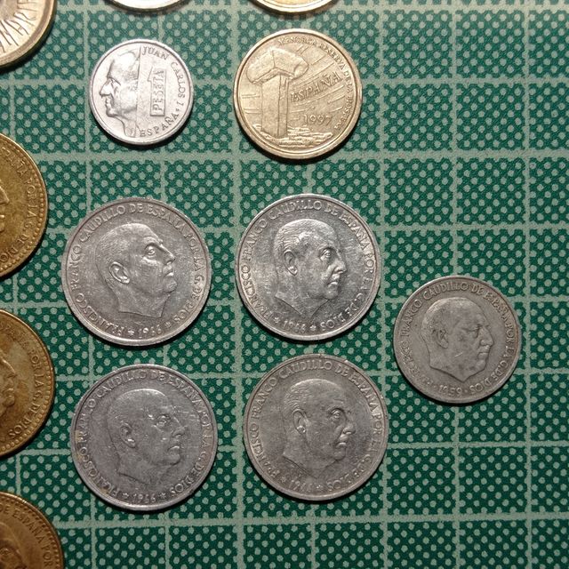 Lote de 22 monedas de España 
