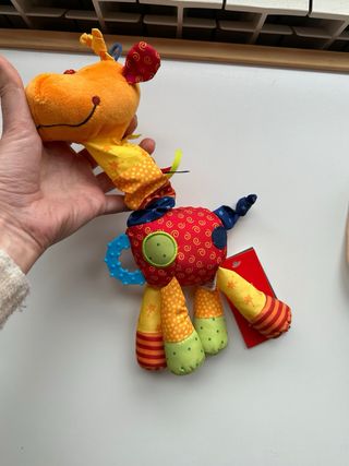 Pack regalos recién nacido: muñeco baberos plato