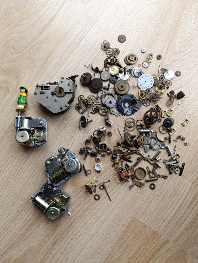 PIEZAS MECANISMOS RELOJES Y CAJAS MUSICA
