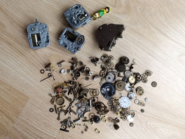 PIEZAS MECANISMOS RELOJES Y CAJAS MUSICA