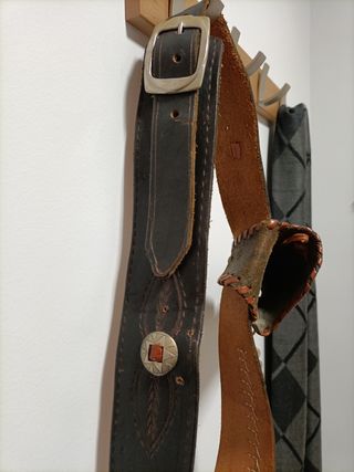 Cinturón con pistolera de cuero