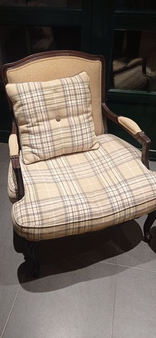 2 Butacones estilo francés 100 c/u.