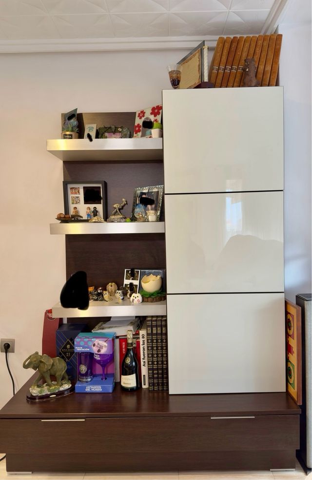 Mueble comedor y regalo de 4 sillas a juego