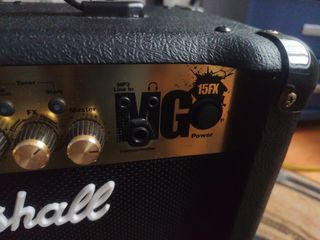 Amplificador guitarra Marschall MG 15Fx