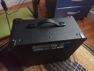 Amplificador guitarra Marschall MG 15Fx