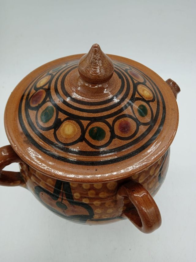 Vaso etnico in terracotta dipinto