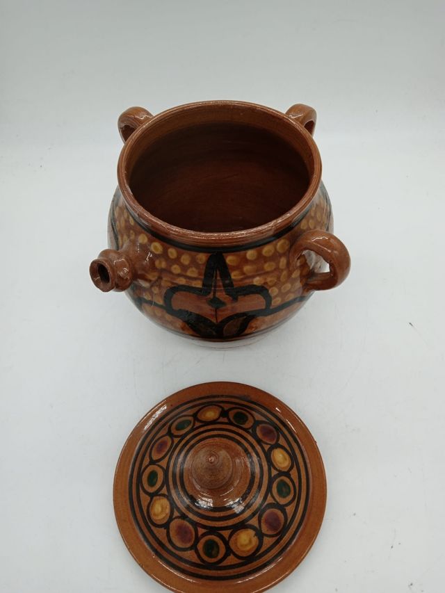 Vaso etnico in terracotta dipinto