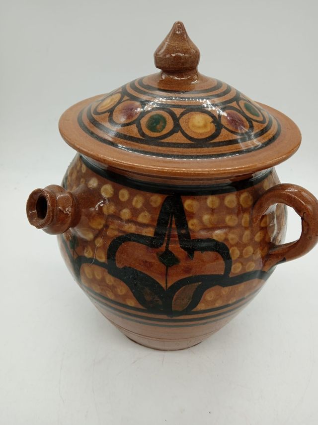 Vaso etnico in terracotta dipinto