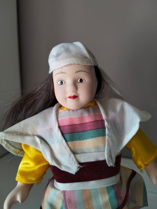 Bambolina in ceramica - Albania