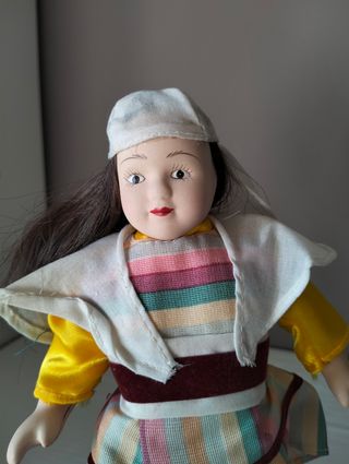 Bambolina in ceramica - Albania