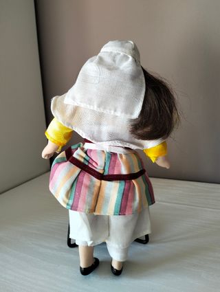 Bambolina in ceramica - Albania