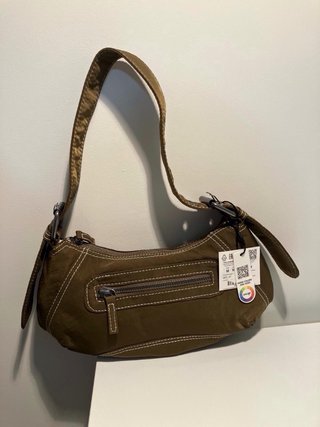 Bolso pequeño verde pull and bear