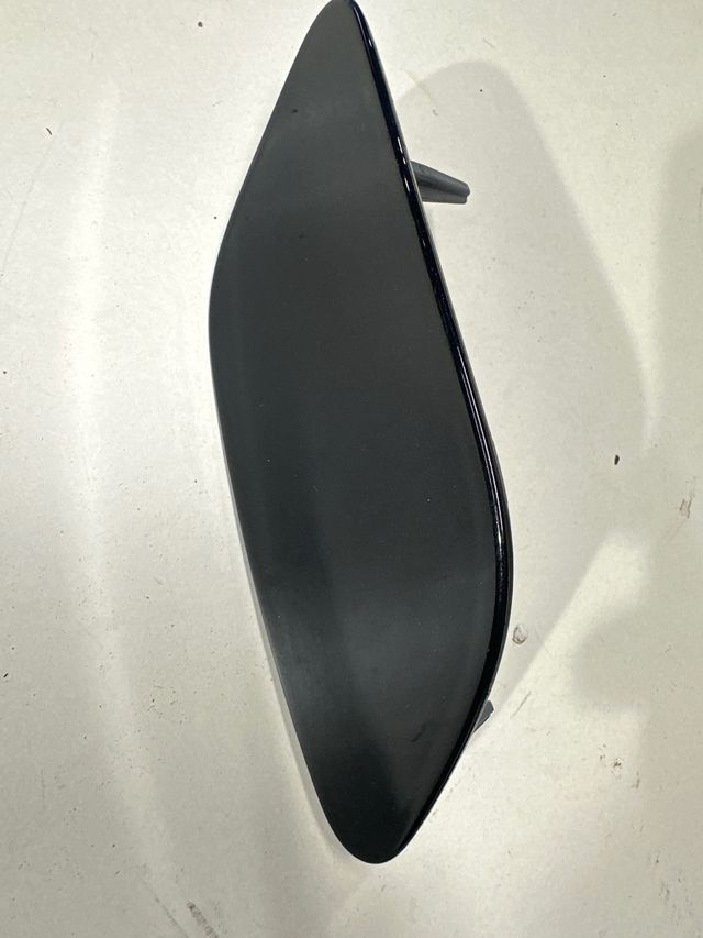 AUDI RS6 TAPA DE LAVADO DEL FARO DERECHO 4