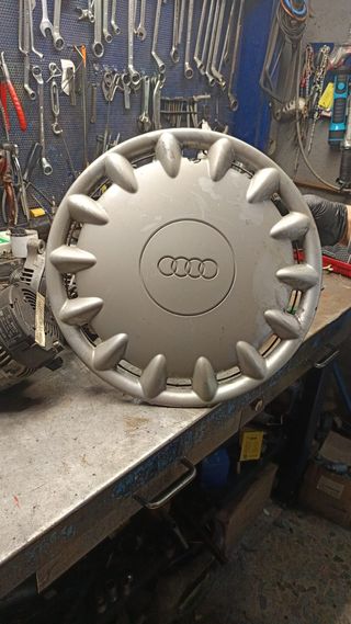 TAPACUBOS AUDI 8D0601147