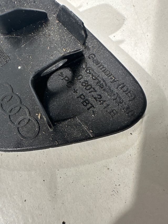 Audi RS6 Parachoques delantero Ojal de remolque